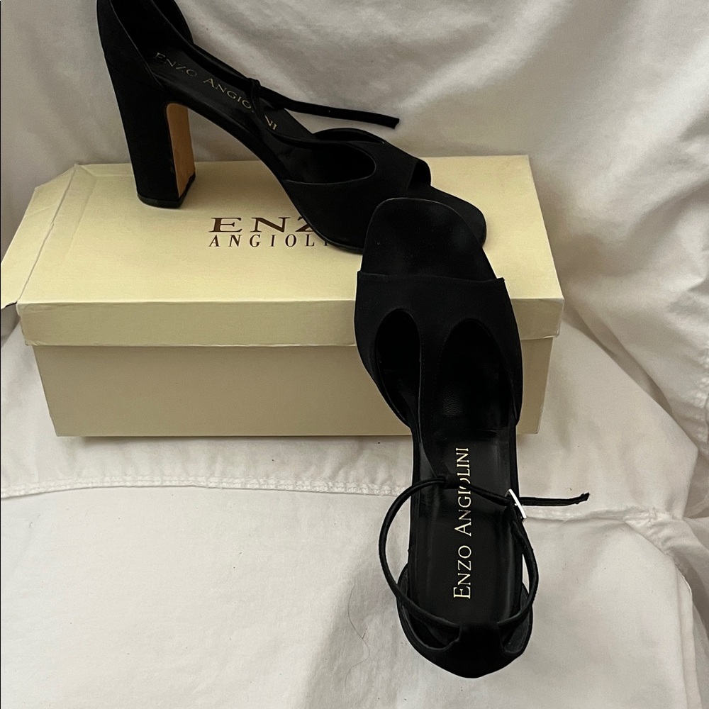 Enzo Angiolini Black T-strap Heels